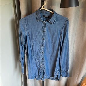 Women’s Banana Republic Parker Blue Denim Button-Up Shirt, Size: XS